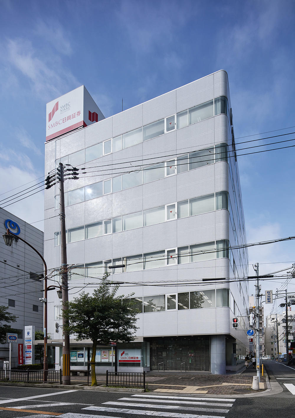 アーバンエース枚方ビル（写真：フォワードストローク）